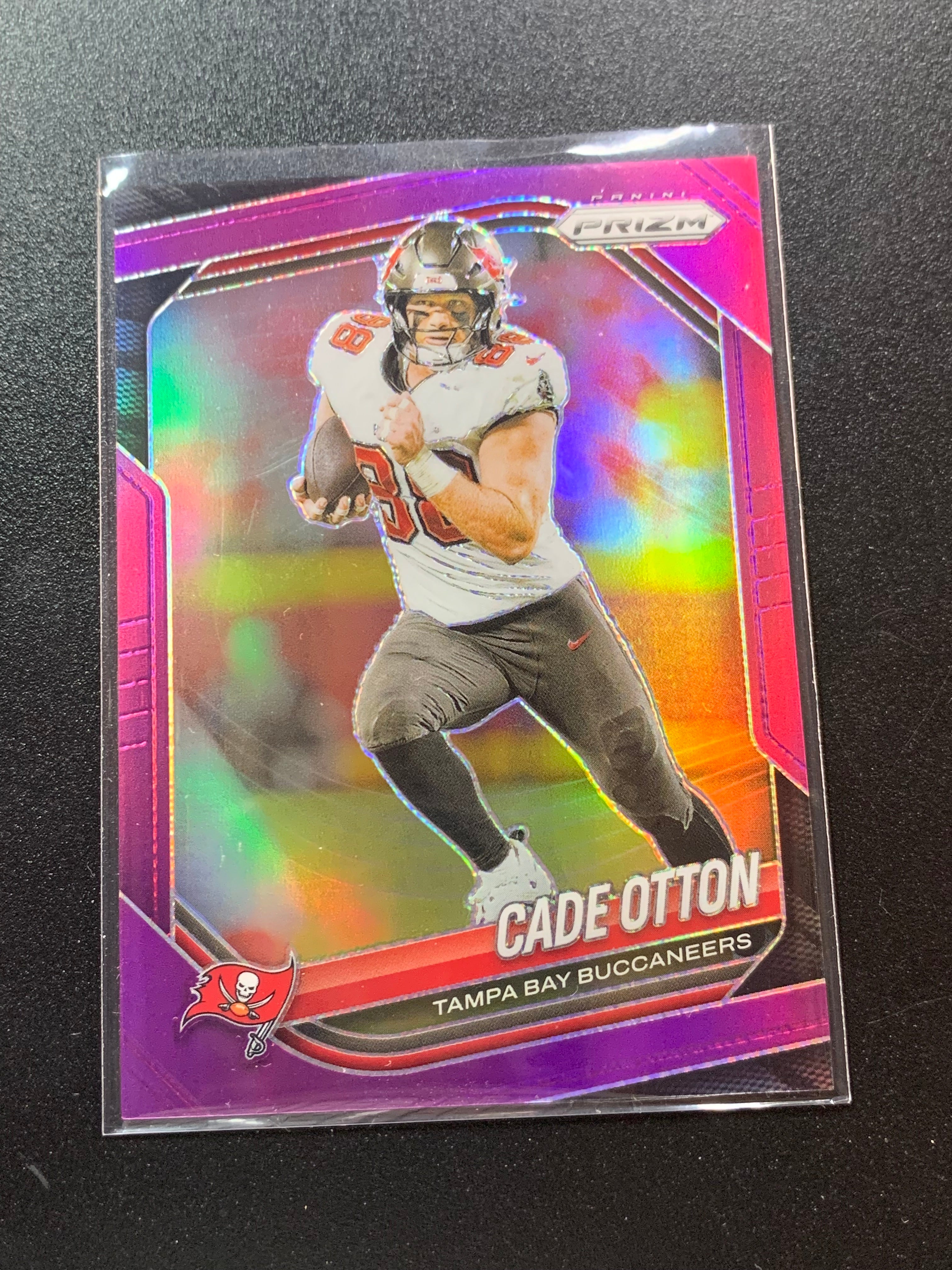 2025 Panini Prizm Cade Otton #151 Purple 115/125 Buccaneers